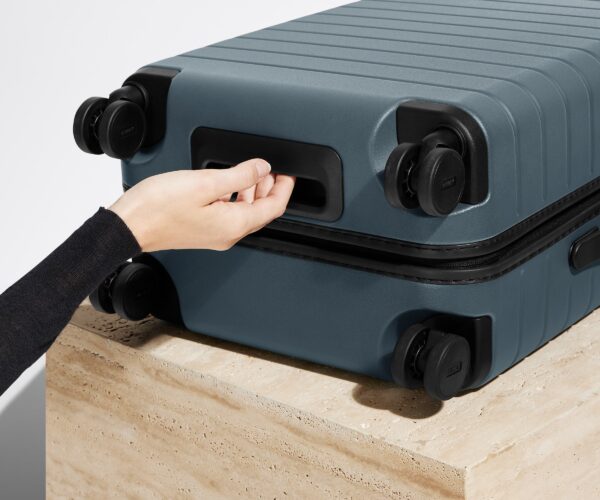 3c0ddba4-1beb-4a32-8306-7600bcc1a1d8.jpg The Bigger Carry-On in Coast Blue