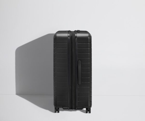 6e018047-eb94-4cbd-aff5-4b4366ee5bb9_496f0548-a853-4c4a-9ffe-3ddc1b0f0c84.jpg The Large Flex in Jet Black