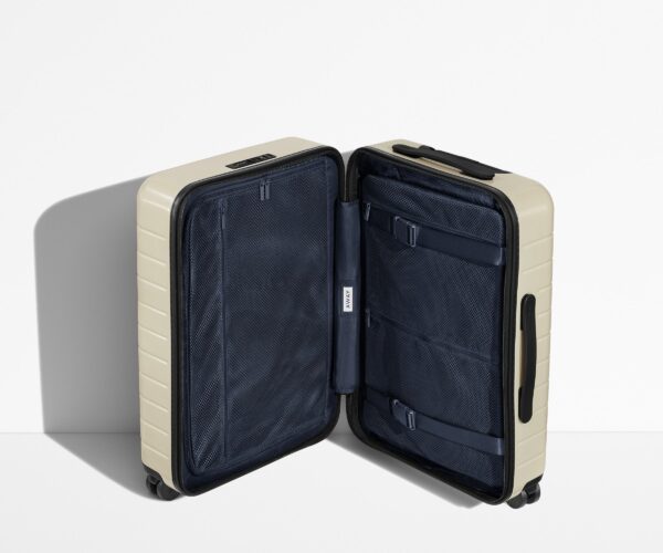 9c79d93b-43a9-49d2-a132-d405916928f6_c2c03c59-dc25-4c49-ad16-db15daf304c1.jpg The Carry-On in Salt White (Gloss)