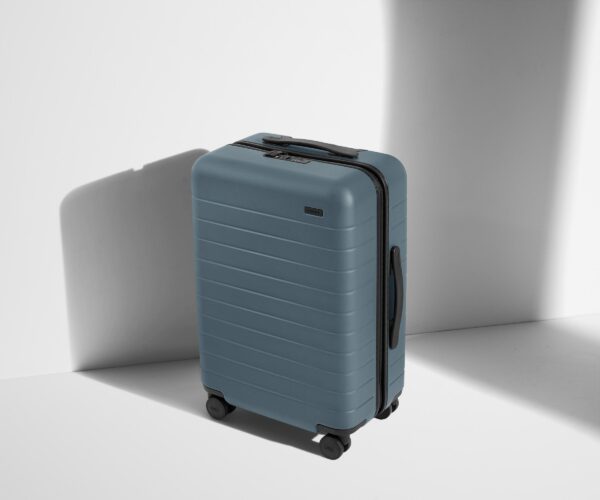 d91668b5-bfc8-4d94-9e13-1479adcbe088.jpg The Bigger Carry-On in Coast Blue