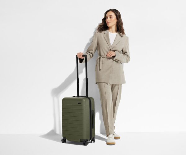 e7dda7bd-0870-48a4-b594-445587326d2e_c556b4b5-a30f-4821-91bc-7966ec702dc0.jpg The Carry-On in Salt White (Gloss)