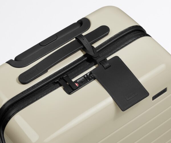 fabb581b-a107-4cfd-92c5-bee8feeab310_53633366-324f-4c9b-8a4a-e4835bb9b3ac.jpg The Carry-On in Salt White (Gloss)